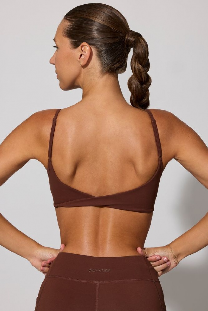 Oh Polly Adjust Twist Back Scoop Neck Sports Bra Sports Bras Chocolate | ZDOJ-27680